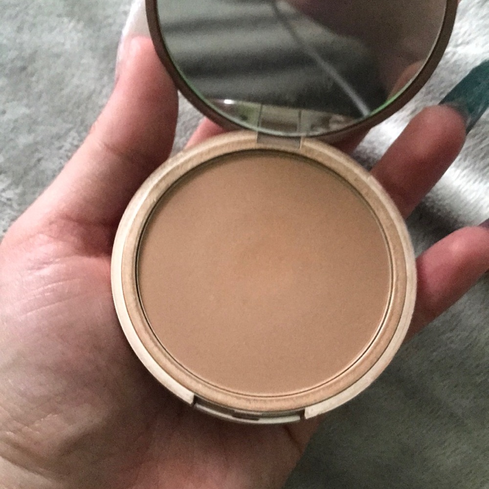 Bronzer - Picture 2 of 3